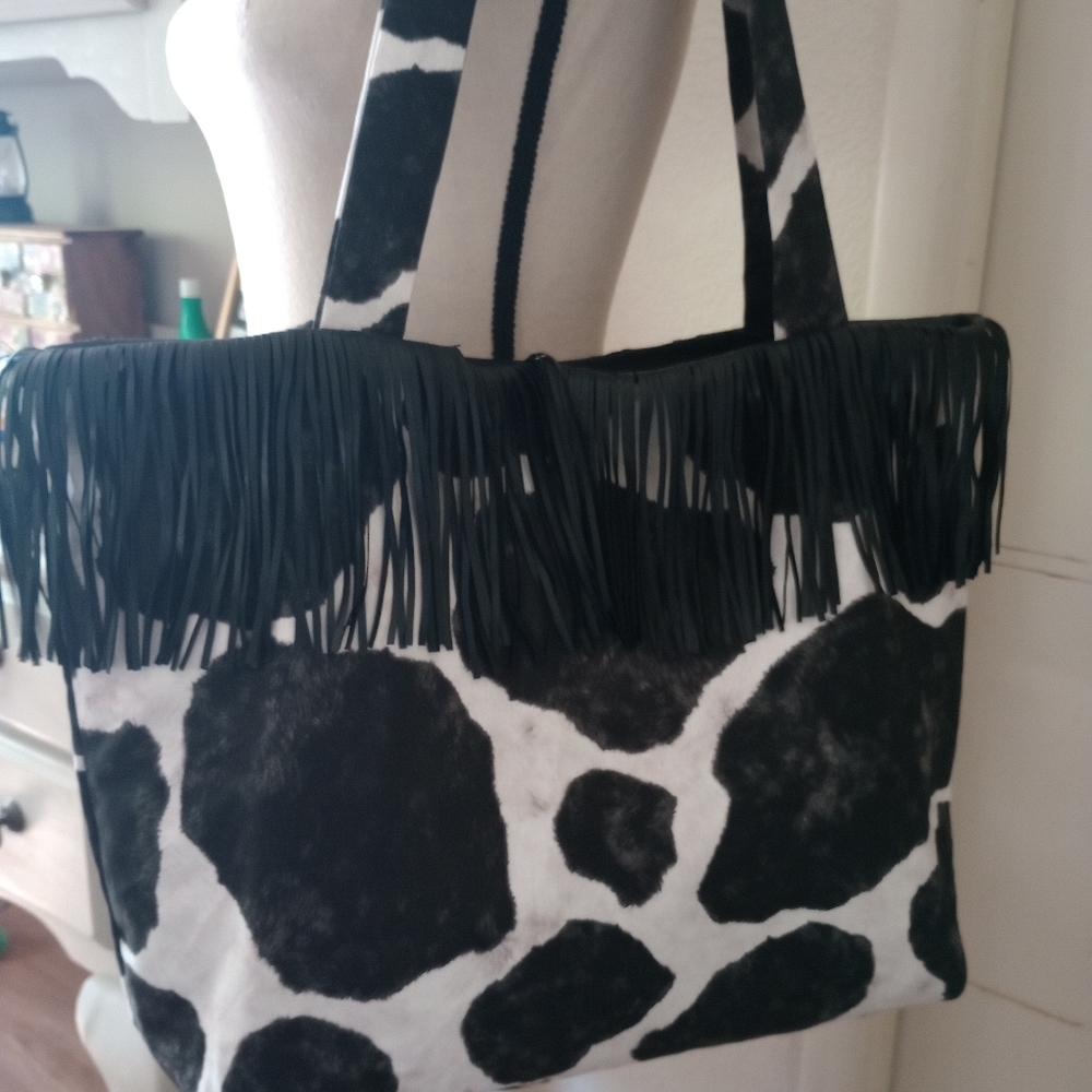 Black and White Fringe Tote Bag - Picture 11 of 13